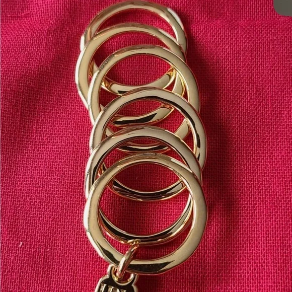 Prisoner - Uno de 50 Gold Stacking Ring - Picture 8 of 10